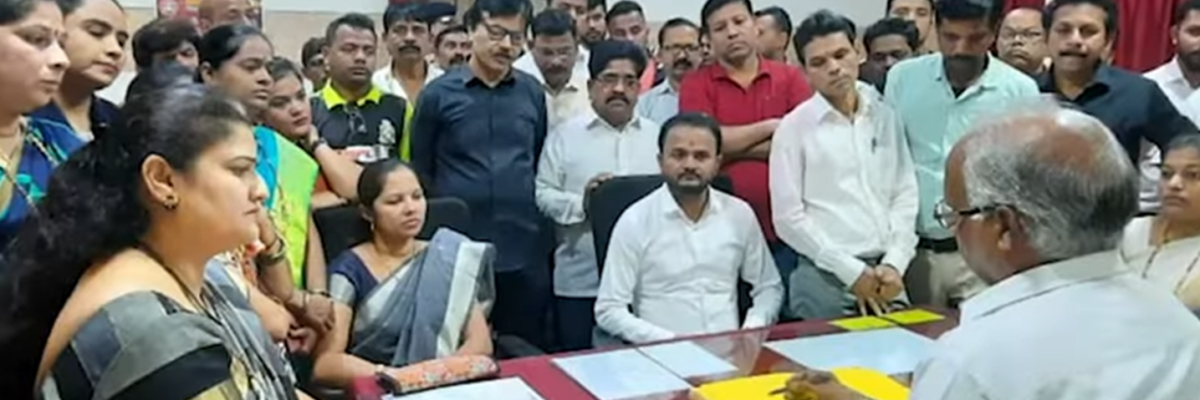 फुटओव्हर ब्रिजचे काम लवकरात लवकर पूर्ण करा . सुवर्णा जोशी यांचा जनआंदोलनाच्या इशारा !