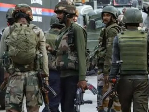 जम्मू प्रदेशातील राजौरी जिल्ह्यातील सुंदरबनी भागात लष्कराच्या वाहनावर दहशतवादी हल्ला.